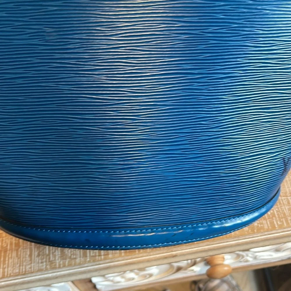 Louis Vuitton Blue Epi St Jacques - Picture 12 of 13